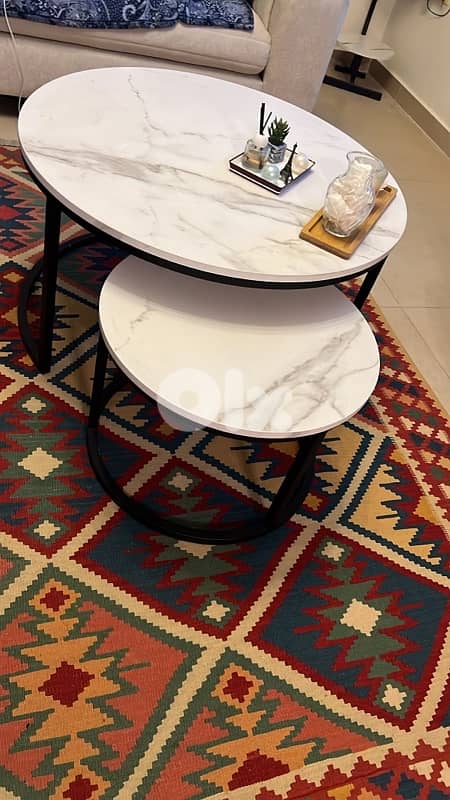 طاولتين بحالة ممتازة طاولات نصف 3