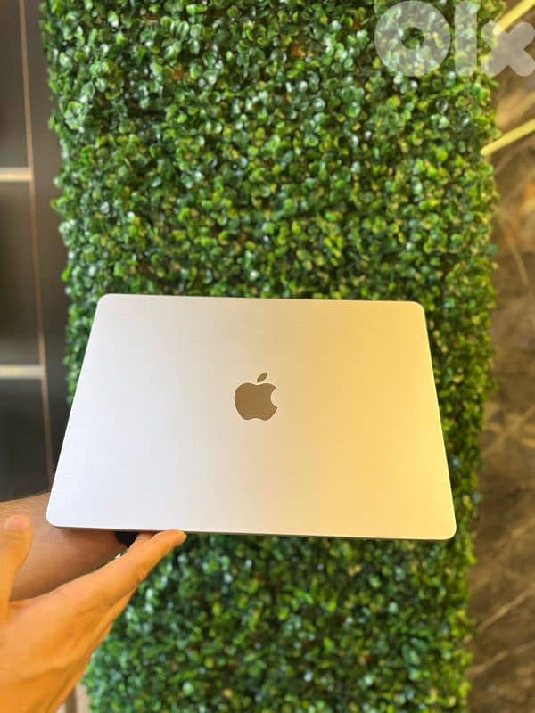 Macbook Latest (2024) 1