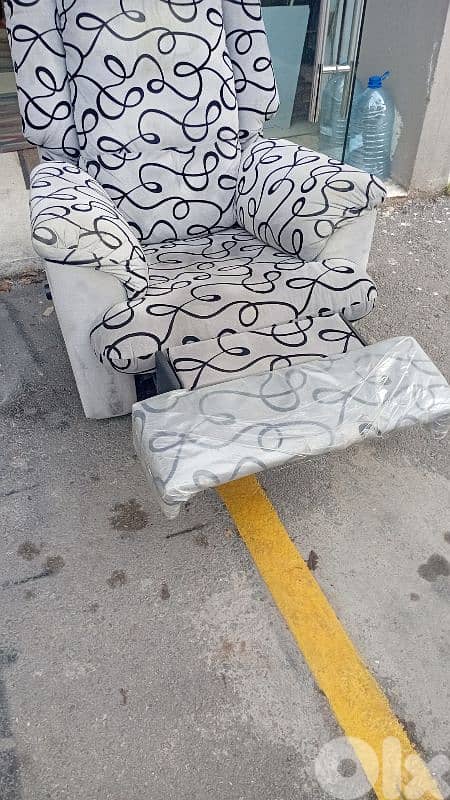 صوف اوروبي شبه جديد 0