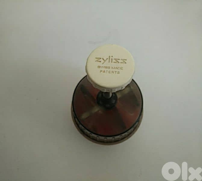 Vintage Zyliss handy chopper - Not Negotiable 4