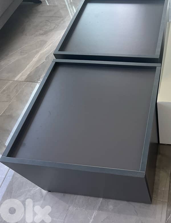 For Sale: Set of 2 Small Side Tables (50 x 50 cm each) 1