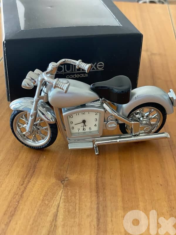 Desk watch Quartz metal body 1