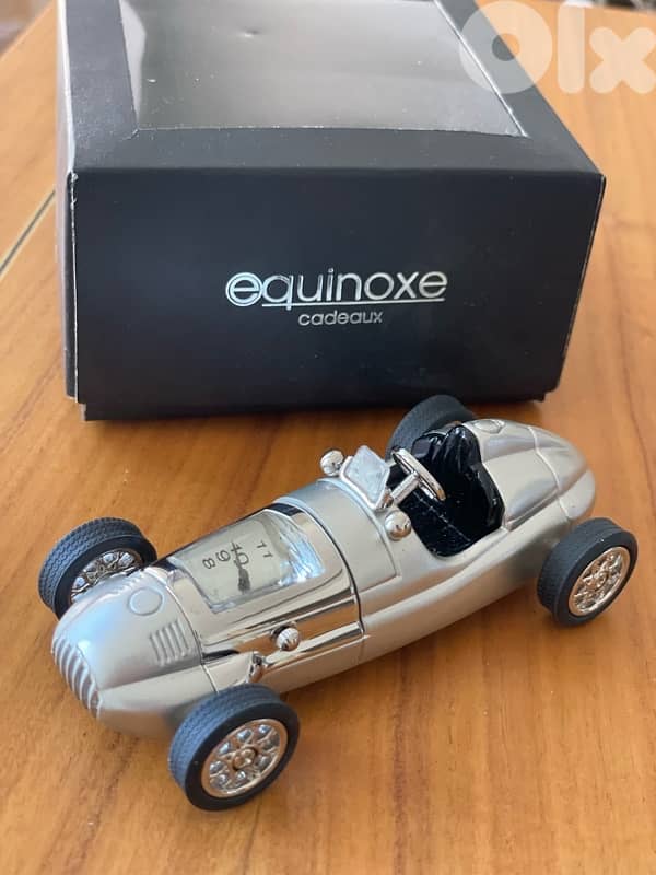 Desk watch Quartz metal body 2