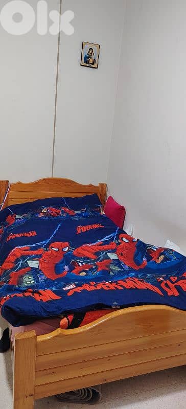 bed and closet تخت وخزانة 0