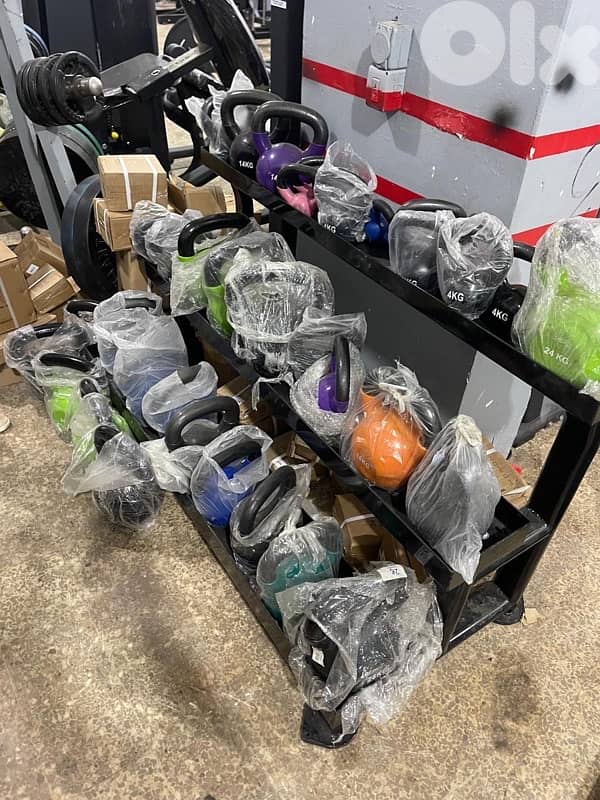 Colored kettle bell new lkilo b 2.5$ 1