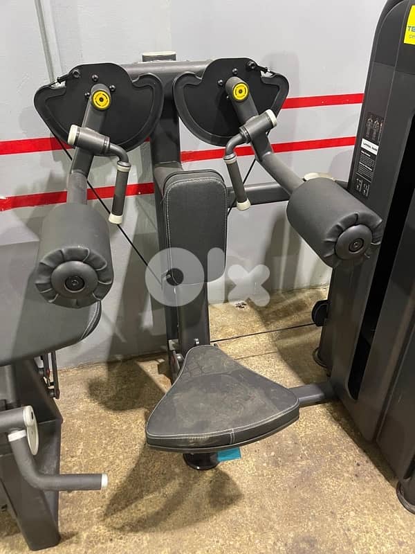 Lateral raises machine new very good quality 1