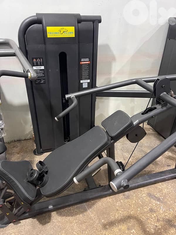Incline chest press machine new very good quality 1