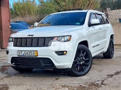 Grand Cherokee 2018 Altitude Sunroof Super clean