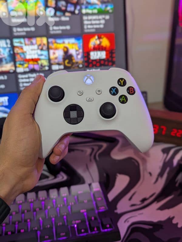 XBOX SERIES S WITH 2 CONTROLLERS 5