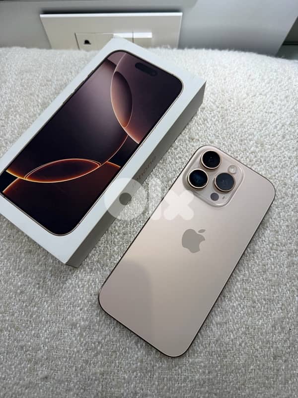 Iphone 16 pro 256gb + original box+charger+2cover 1