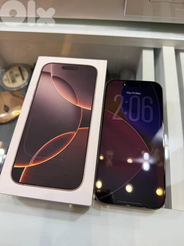 Iphone 16 pro 256gb + original box+charger+2cover 4