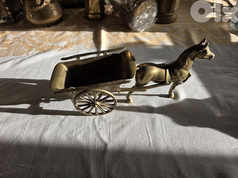 حصان مع عربة نحاس قديمة (ديكور أنتيكا) 0