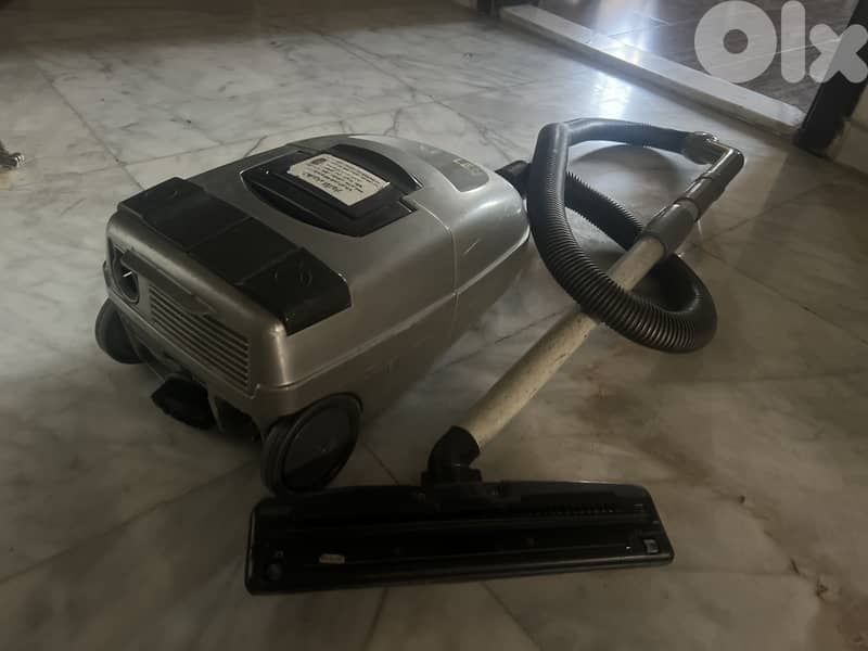 Vaccum Cleaner Hoover مكنسة كهربائية هوفر 2