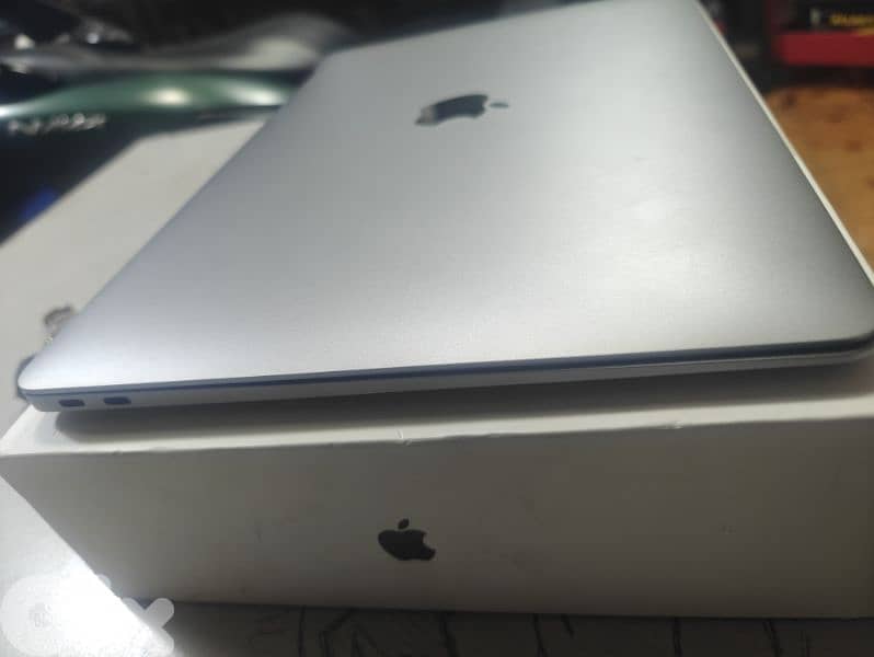 macbook air M1 ship 1