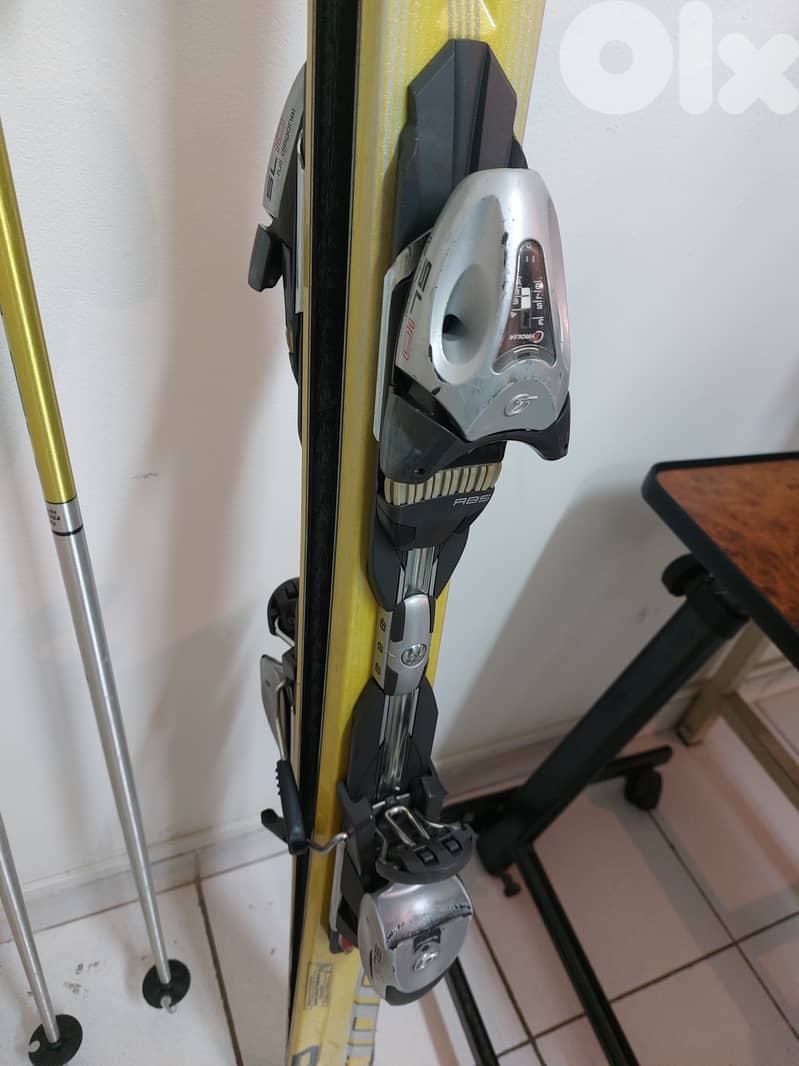 Head ski and baton 2