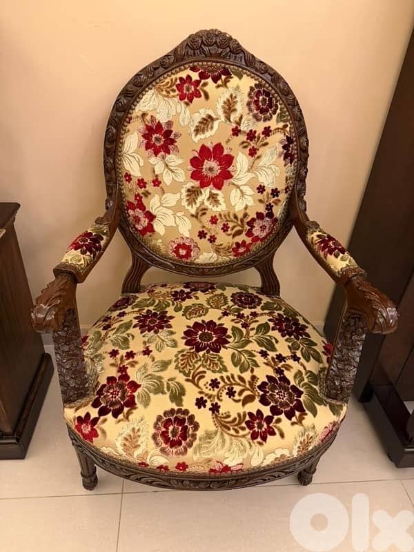 twin classic arm chairs 1