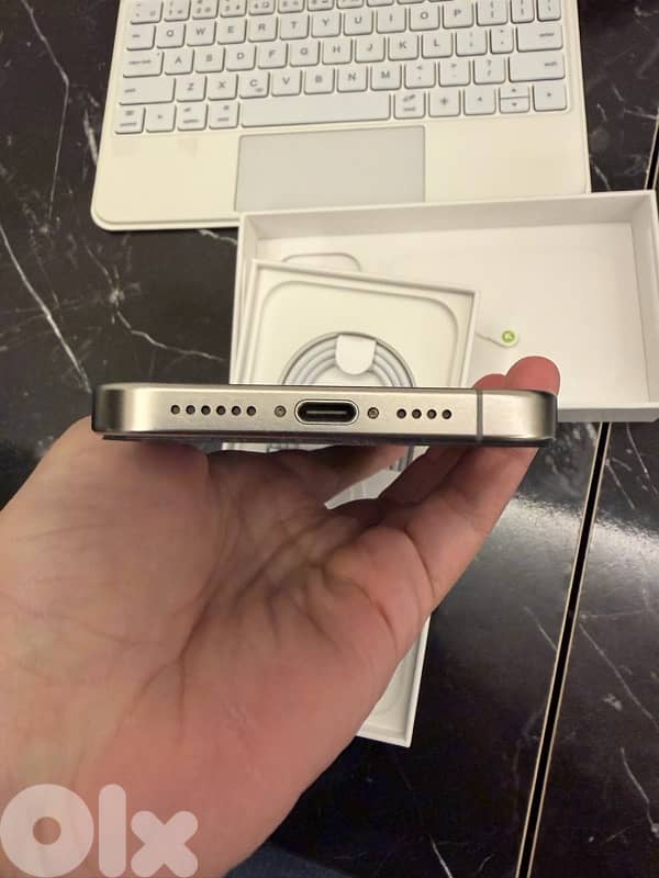 iPhone 15 Pro Max like new 256 GB 3