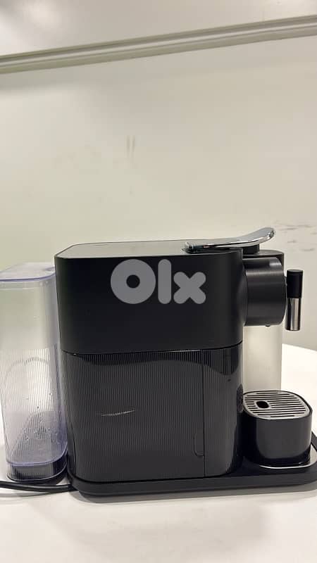 Nespresso Gran Lattissima Black Machine 1