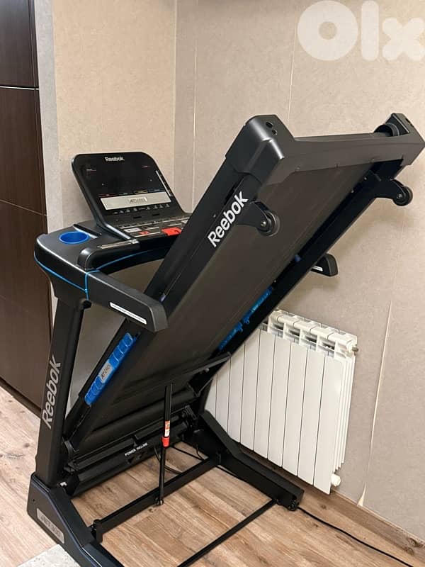 Reebok Treadmile Jet Searies 300 ( like new ) 1