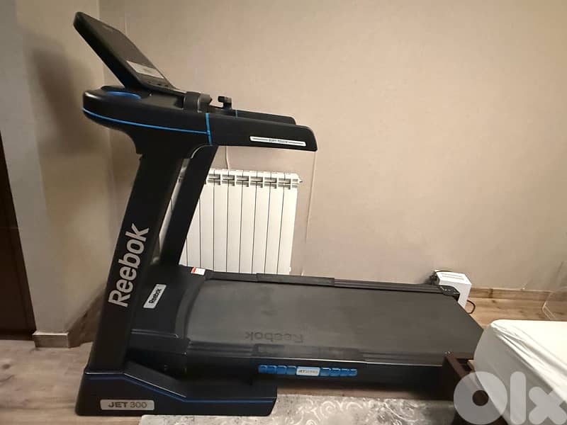 Reebok Treadmile Jet Searies 300 ( like new ) 3
