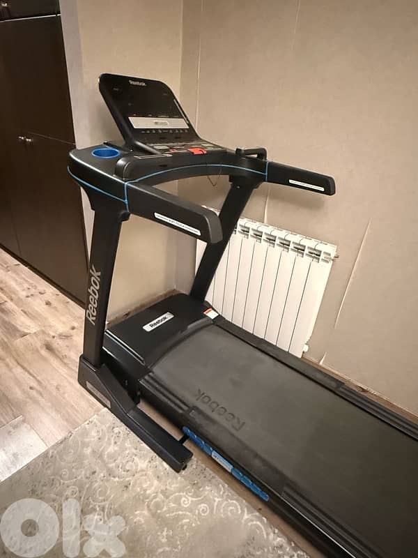 Reebok Treadmile Jet Searies 300 ( like new ) 4