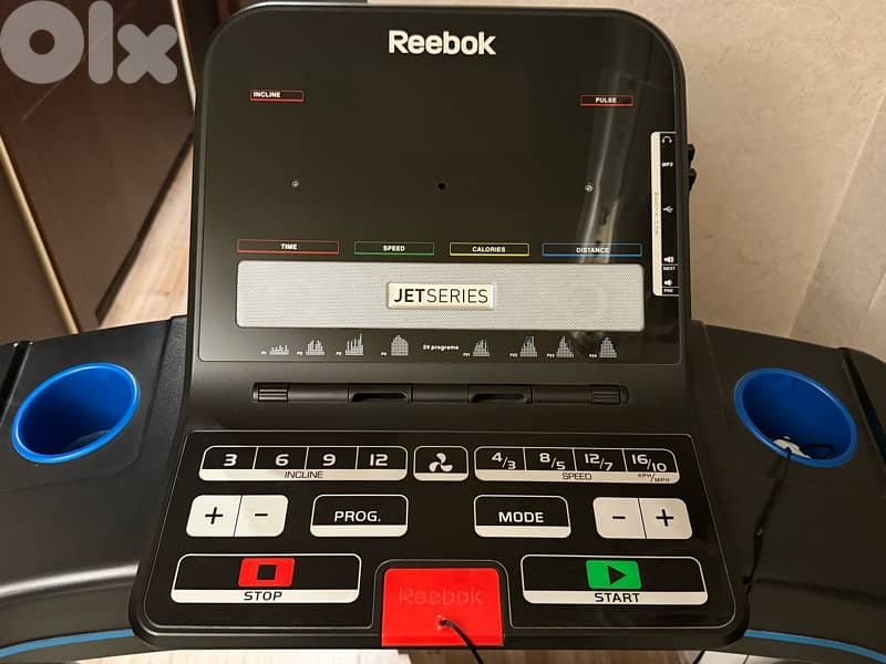 Reebok Treadmile Jet Searies 300 ( like new ) 5