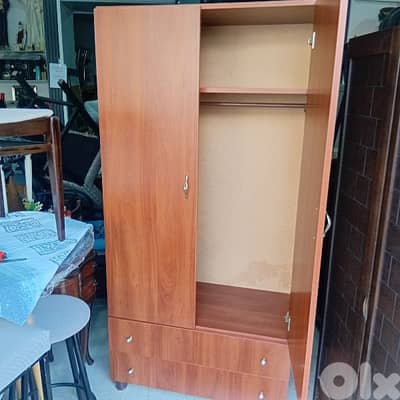 خزانة اوروبي شبه جديد