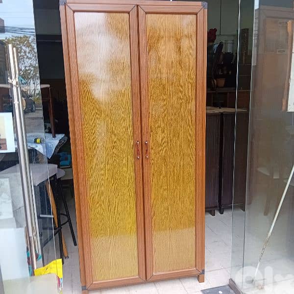 خزانة شبه جديد المنيوم 0