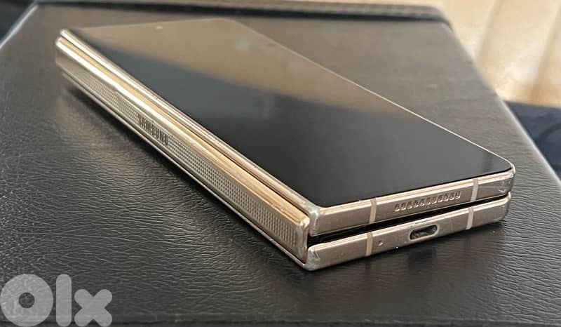 Samsung fold 4 256/12 الشاشة الداخلية مطفية  دون جمرك 3