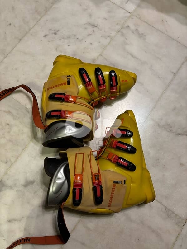 Skis and boots 3