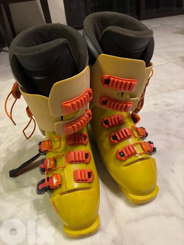 Skis and boots 5
