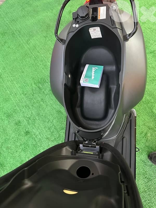 Vespa GTS 300 Super sport 2025 8