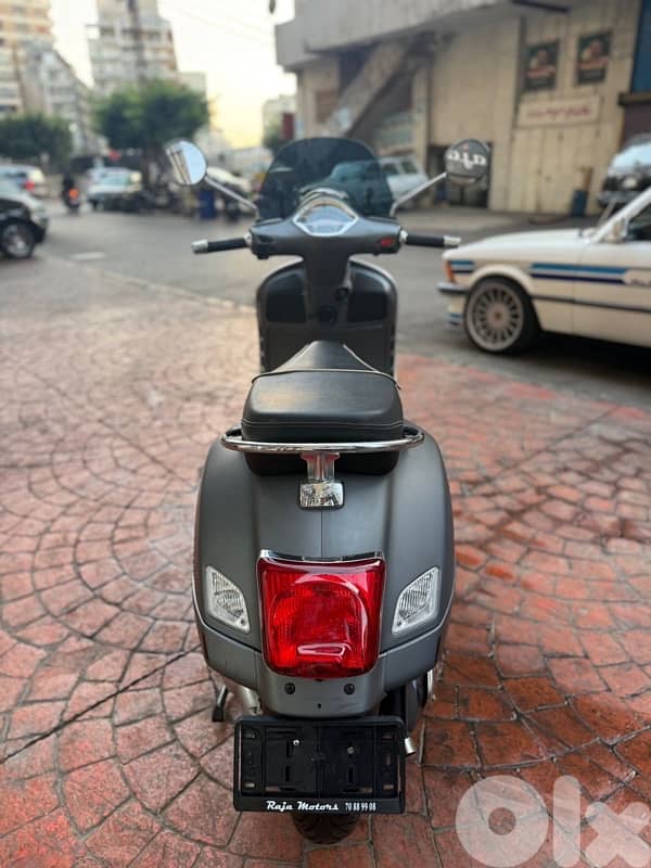 vespa GTS 300 Super 2