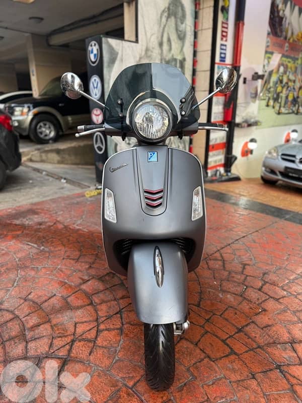 vespa GTS 300 Super 4