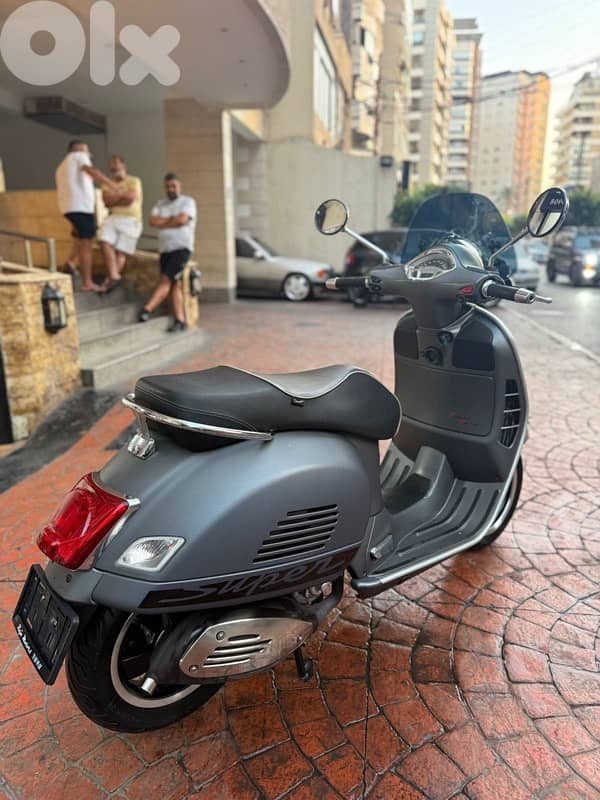 vespa GTS 300 Super 6