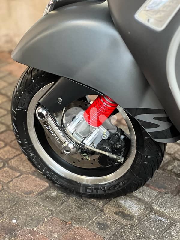 vespa GTS 300 Super 7