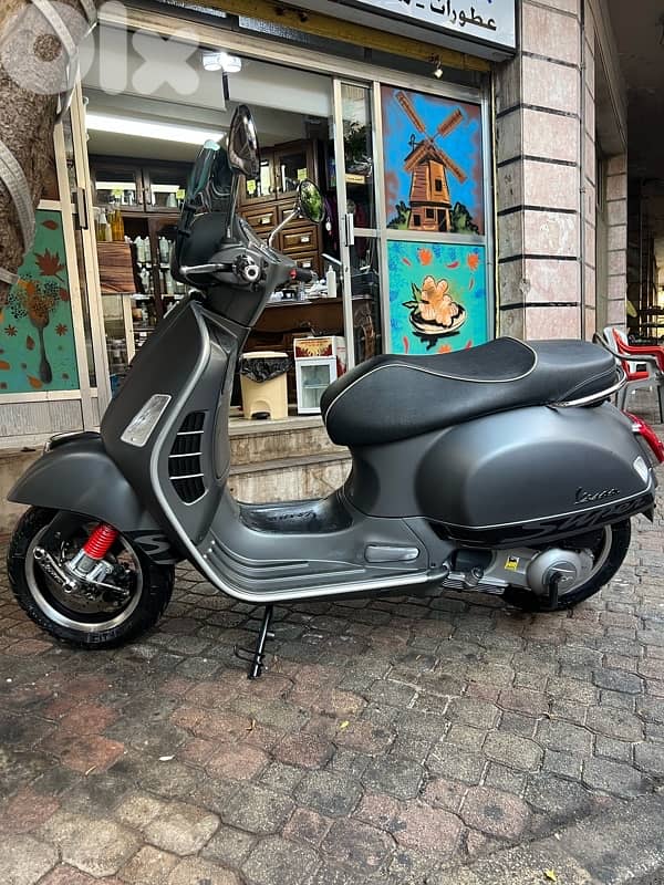 vespa GTS 300 Super 8