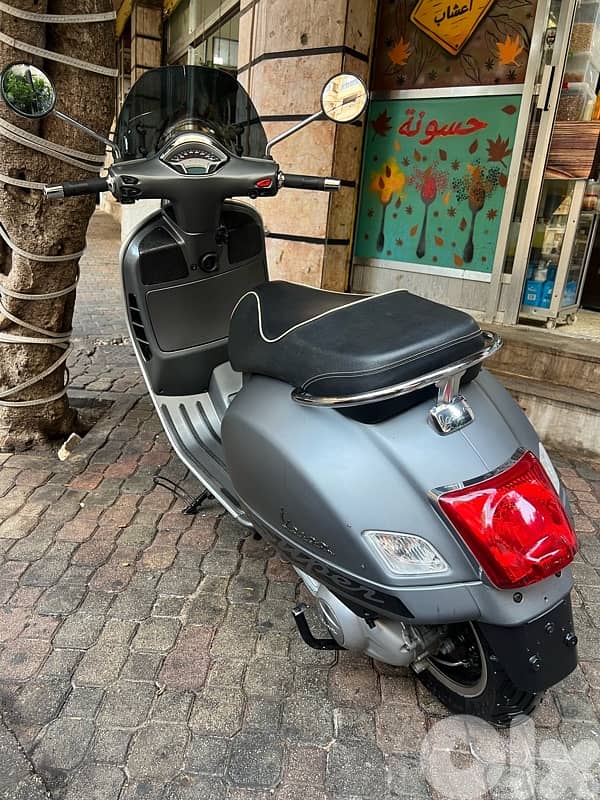 vespa GTS 300 Super 9