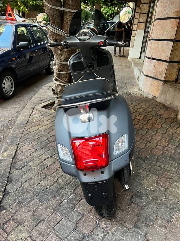 vespa GTS 300 Super 10