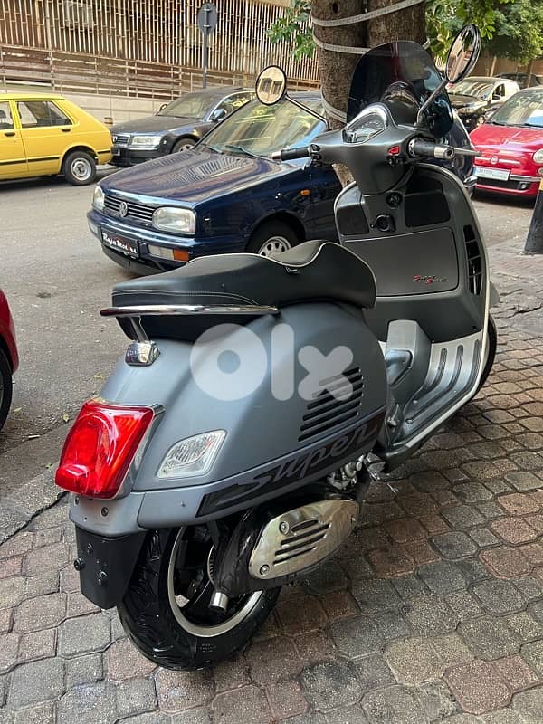 vespa GTS 300 Super 11