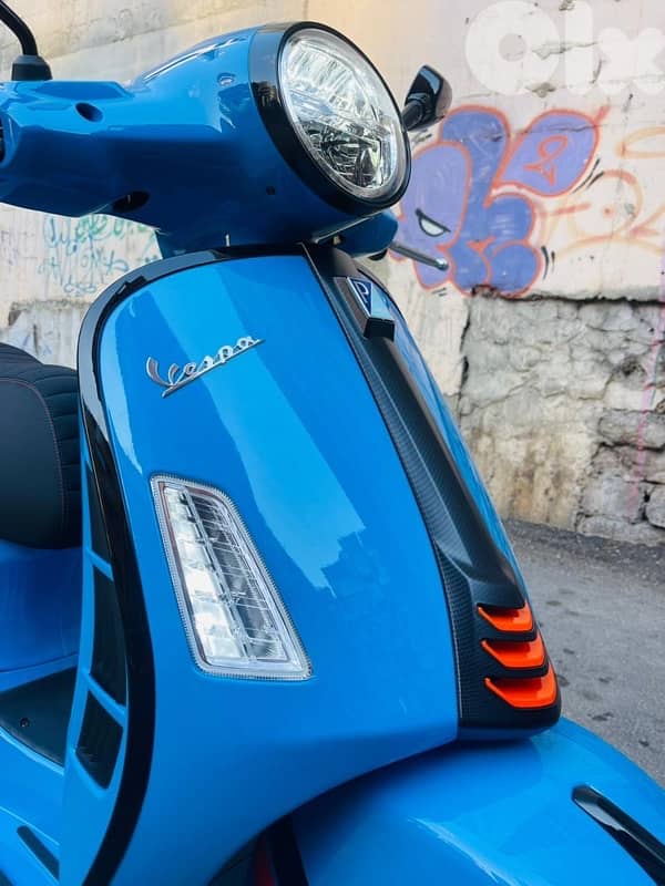 vespa GTS Super ( 310) S okm company Source 8