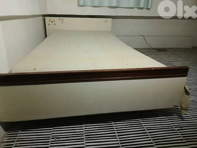 تخت مفرد ونص