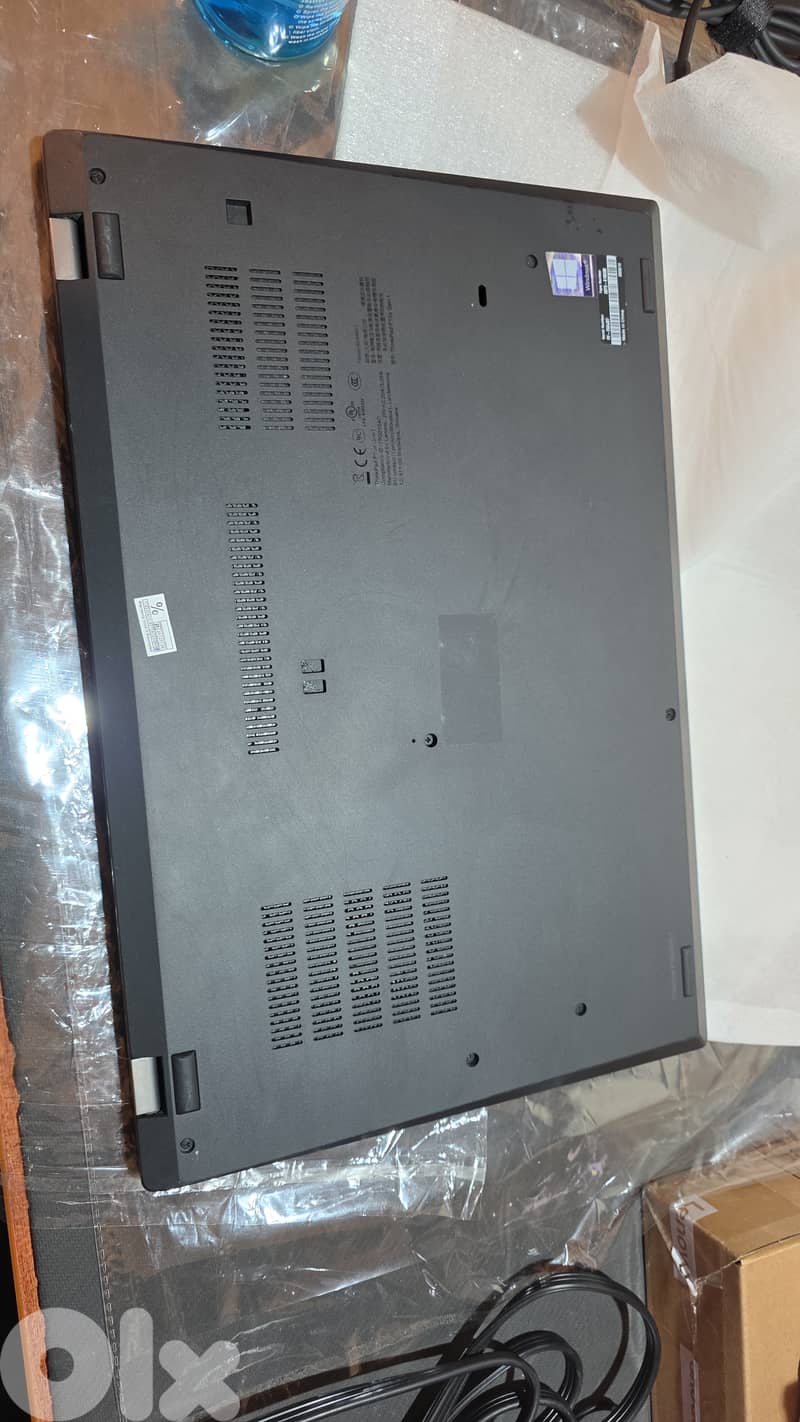LENOVO P15S WORKSTATION CPU I7 10610U RAM 16 P520 VGA 1