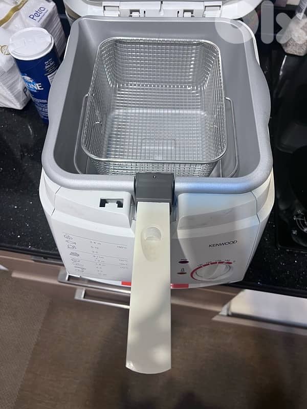 Keenwood deep fryer 1