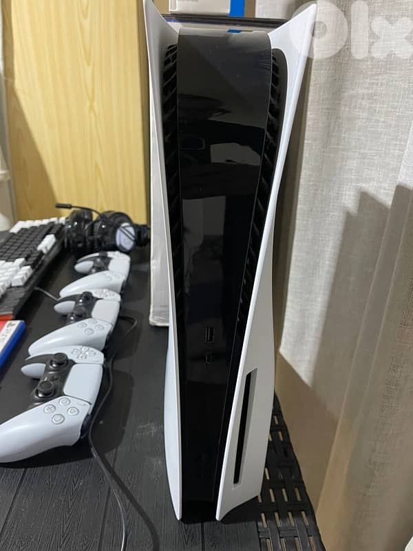 playstation 5 ps5 like new, full set with free 3 games 3