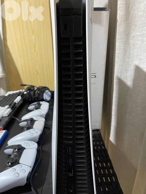 playstation 5 ps5 like new, full set with free 3 games 4