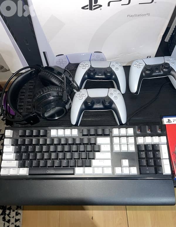 playstation 5 ps5 like new, full set with free 3 games 5