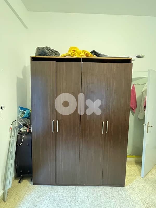 Double closet and sofas 2