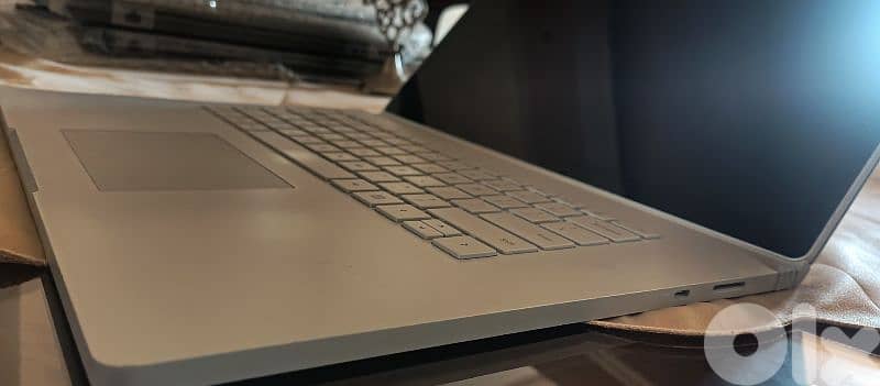 Microsoft Surface Book 2 4