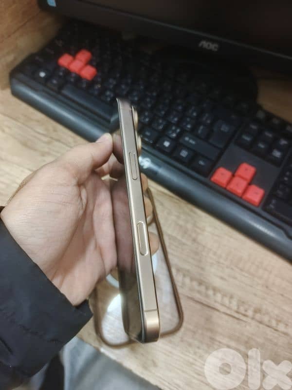 iphone 16 pro 256gb 2sim used like new zero scratch 4